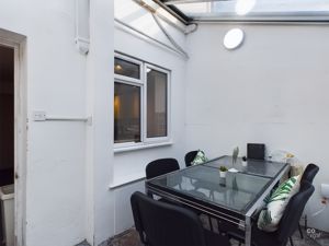 dining area - click for photo gallery